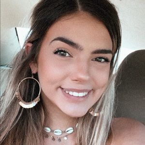 Meet your Posher, Catherine